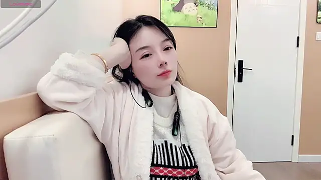 AKiKi711 online show from February 12, 4:29 pm