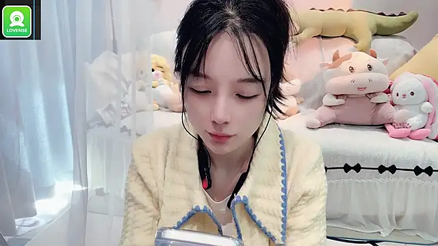 Snapshot of AKiKi711 chatting on November 2, 4:28 am AKiKi711 online show from November 2, 4:28 am