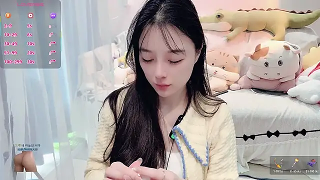 Snapshot of AKiKi711 chatting on December 2, 4:58 am AKiKi711 online show from December 2, 4:58 am