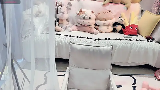 Snapshot of AKiKi711 chatting on July 18, 4:54 am AKiKi711 online show from July 18, 4:54 am