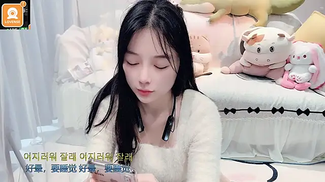 Snapshot of AKiKi711 chatting on October 28, 4:24 am AKiKi711 online show from October 28, 4:24 am