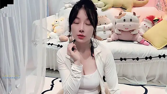 AKiKi711 online show from September 20, 4:56 pm