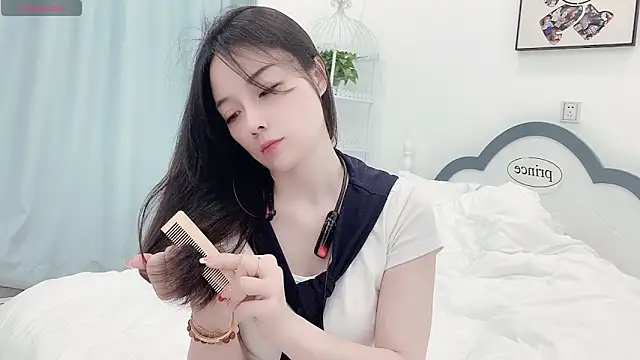 AKiKi711 online show from April 14, 4:56 pm