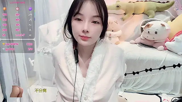 AKiKi711 online show from December 21, 4:30 pm