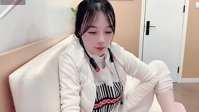 AKiKi711 online show from February 13, 4:51 pm