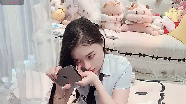 AKiKi711 online show from May 6, 4:49 am