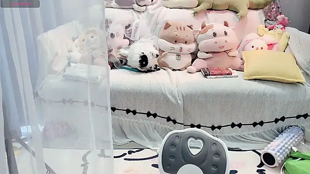 AKiKi711 online show from March 24, 4:45 am