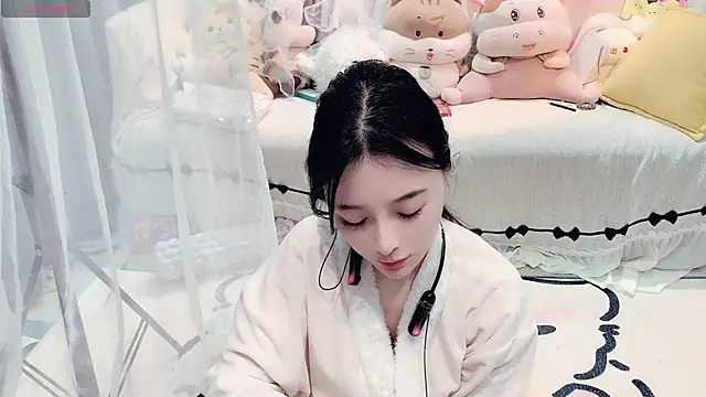 AKiKi711 online show from April 1, 3:09 pm