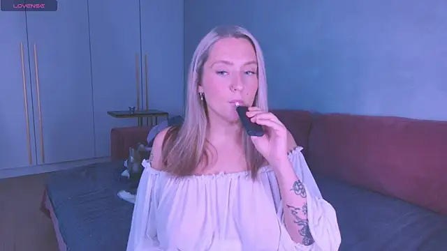 Snapshot of Oh_mylissa chatting on June 29, 7:35 pm Oh mylissa online show from June 29, 7:35 pm