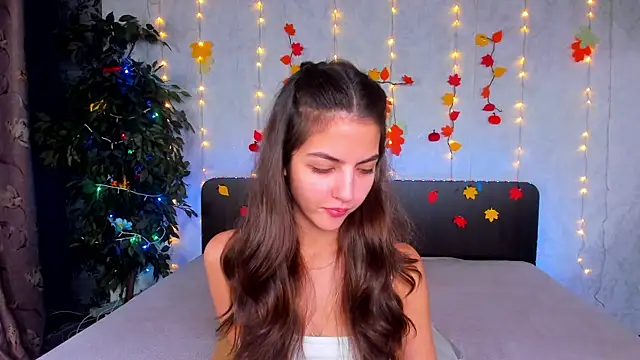 Snapshot of Milana_Crystal_ chatting on November 21, 8:24 am Milana Crystal online show from November 21, 8:24 am