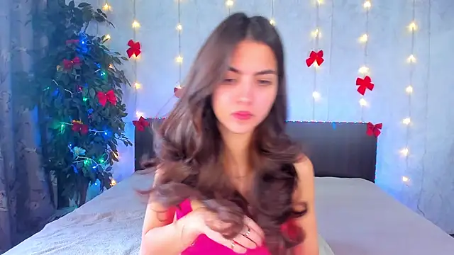 Snapshot of Milana_Crystal_ chatting on December 5, 8:13 am Milana Crystal online show from December 5, 8:13 am