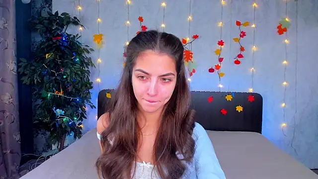 Snapshot of Milana_Crystal_ chatting on November 18, 8:06 am Milana Crystal online show from November 18, 8:06 am