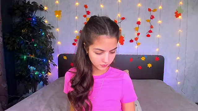 Snapshot of Milana_Crystal_ chatting on November 20, 8:15 am Milana Crystal online show from November 20, 8:15 am