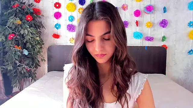 Snapshot of Milana_Crystal_ chatting on March 20, 11:27 am Milana Crystal online show from March 20, 11:27 am