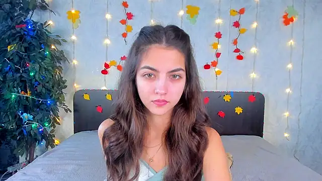 Snapshot of Milana_Crystal_ chatting on November 23, 8:13 am Milana Crystal online show from November 23, 8:13 am