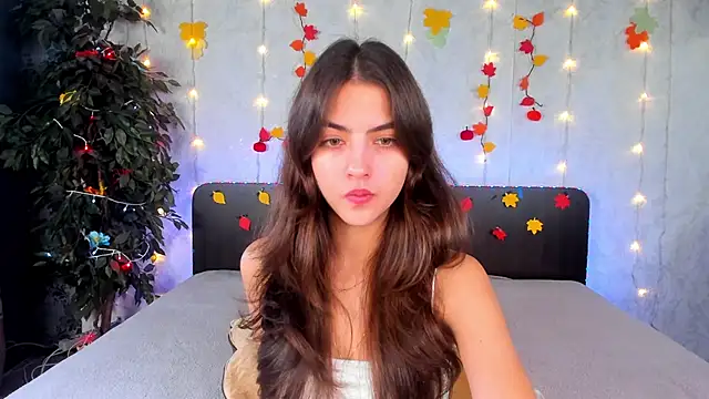 Snapshot of Milana_Crystal_ chatting on November 28, 8:14 am Milana Crystal online show from November 28, 8:14 am