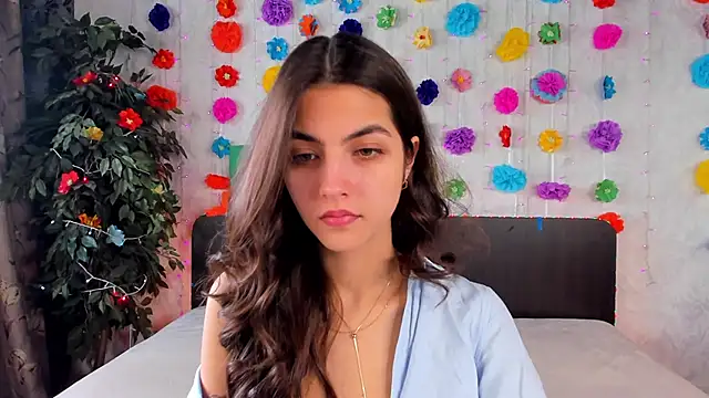 Snapshot of Milana_Crystal_ chatting on March 17, 8:18 am Milana Crystal online show from March 17, 8:18 am