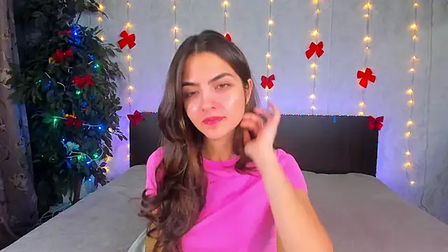 Snapshot of Milana_Crystal_ chatting on December 16, 8:18 am Milana Crystal online show from December 16, 8:18 am