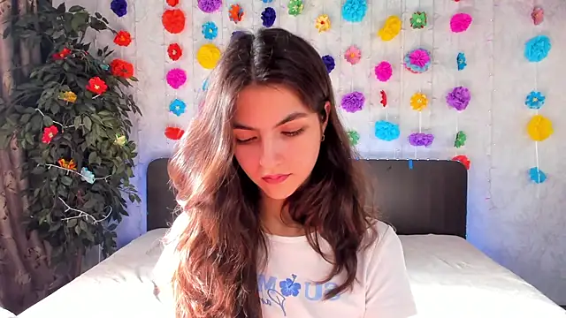 Snapshot of Milana_Crystal_ chatting on March 14, 8:21 am Milana Crystal online show from March 14, 8:21 am