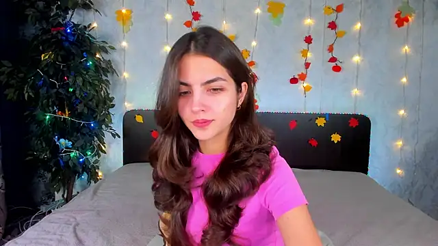 Snapshot of Milana_Crystal_ chatting on November 27, 8:15 am Milana Crystal online show from November 27, 8:15 am