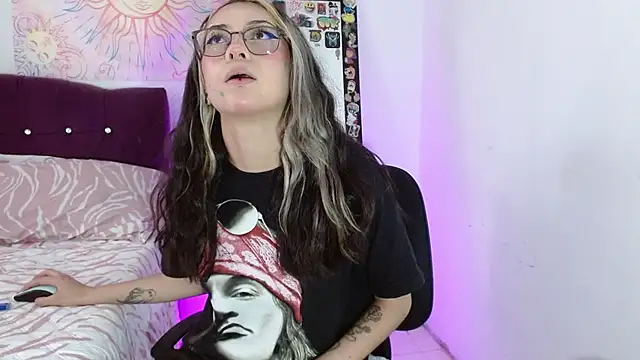 Snapshot of squirt_charlott chatting on November 21, 5:23 pm squirt charlott online show from November 21, 5:23 pm