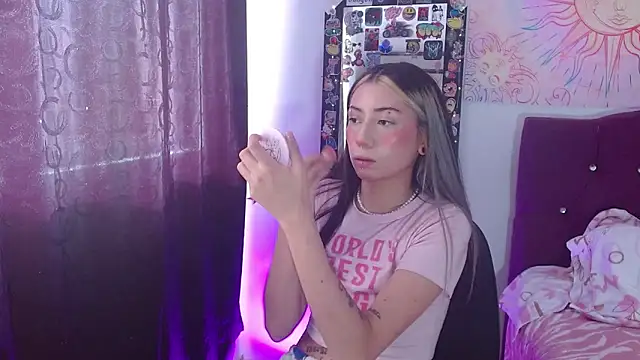 Snapshot of squirt_charlott chatting on November 10, 7:41 pm squirt charlott online show from November 10, 7:41 pm