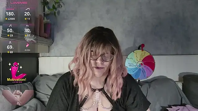 Snapshot of Lola-squirt chatting on January 6, 10:58 pm Lola-squirt online show from January 6, 10:58 pm