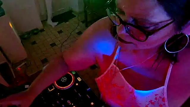 Lola-squirt online show from October 31, 10:16 pm