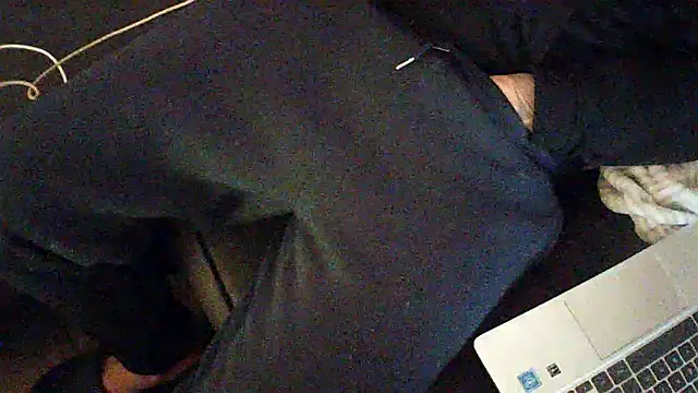 Snapshot of kiksnap-meistro5 chatting on March 13, 4:23 pm kiksnap-meistro5 online show from March 13, 4:23 pm