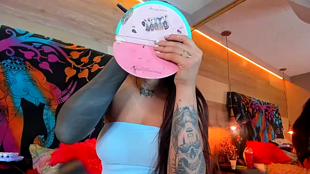 Snapshot of Cori_Paige chatting on November 19, 4:01 am Cori Paige online show from November 19, 4:01 am