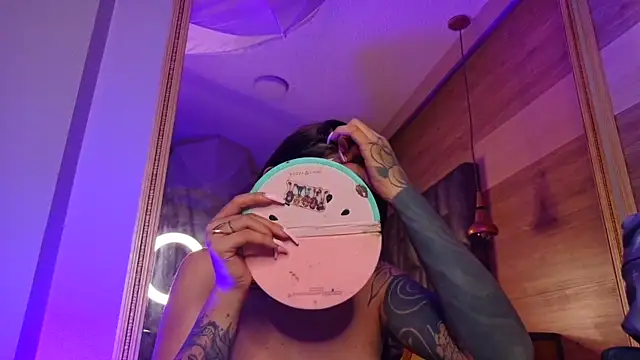 Snapshot of Cori_Paige chatting on February 9, 10:41 pm Cori Paige online show from February 9, 10:41 pm