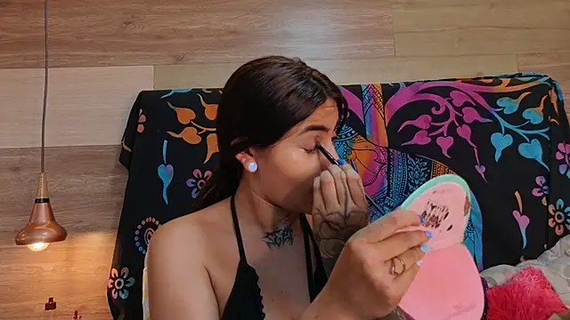 Snapshot of Cori_Paige chatting on December 22, 11:05 pm Cori Paige online show from December 22, 11:05 pm