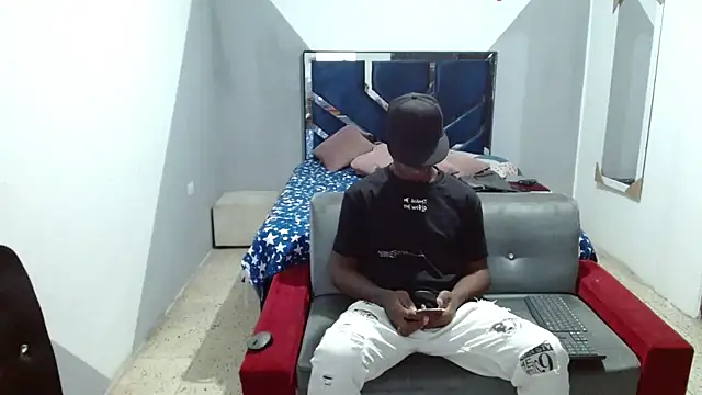 MiguelAngelxl online show from October 22, 5:18 am