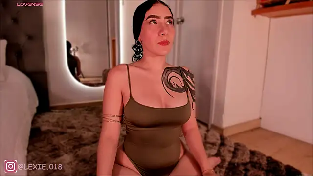 Lexie-red online show from April 1, 11:01 pm