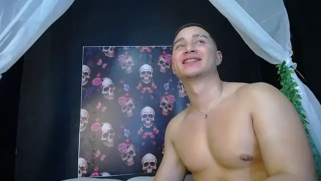 Snapshot of francesco_evan chatting on January 16, 12:01 am francesco evan online show from January 16, 12:01 am