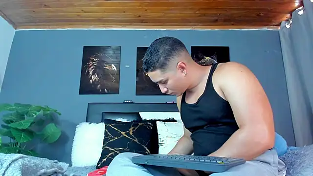 Snapshot of francesco_evan chatting on October 26, 6:08 pm francesco evan online show from October 26, 6:08 pm