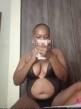 Snapshot of SassyAss_Coco chatting on February 10, 12:42 am SassyAss Coco online show from February 10, 12:42 am