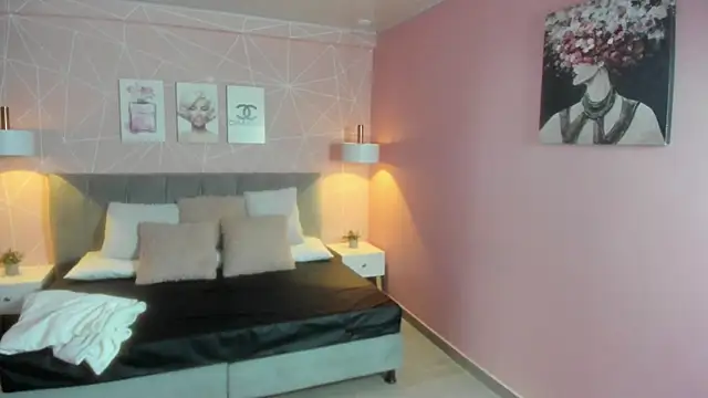 Snapshot of zara__sweet chatting on May 9, 3:48 pm zara sweet online show from May 9, 3:48 pm
