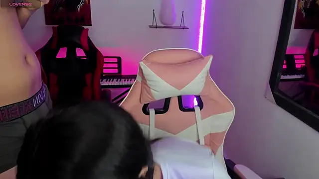 jessi and boy online show from March 4, 3:42 pm