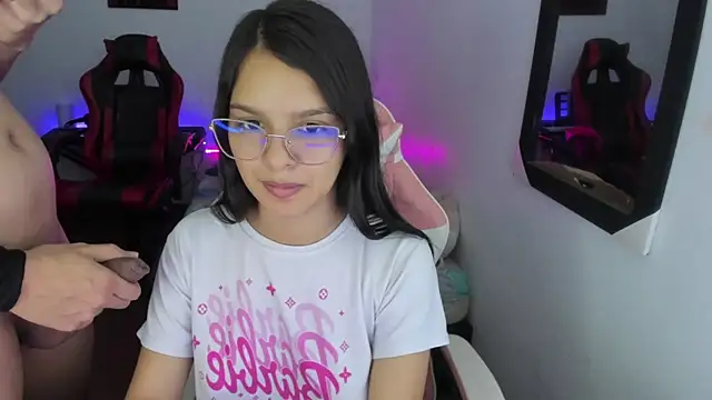 jessi and boy online show from December 15, 7:09 pm