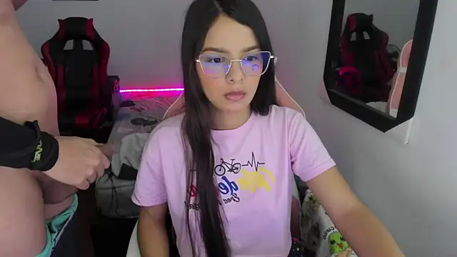 jessi and boy online show from December 22, 5:02 pm