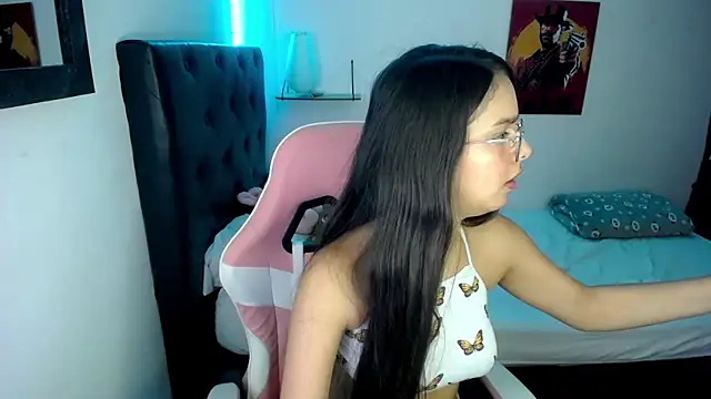 Snapshot of jessi_and_boy chatting on May 23, 7:13 pm jessi and boy online show from May 23, 7:13 pm