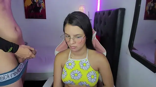 jessi and boy online show from April 5, 7:31 pm