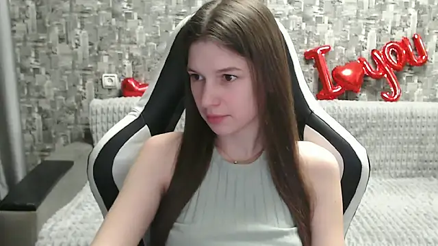 Snapshot of MissMiaCutie chatting on March 13, 5:18 pm MissMiaCutie online show from March 13, 5:18 pm