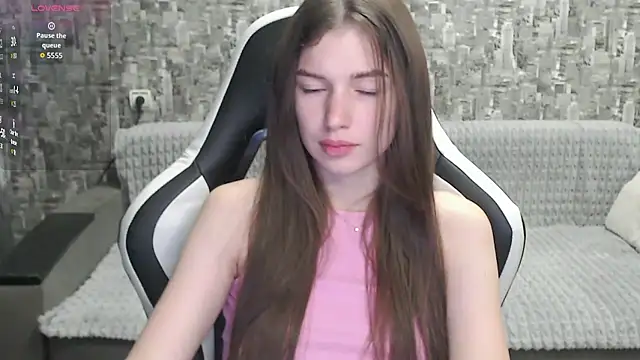 Snapshot of MissMiaCutie chatting on September 19, 9:13 am MissMiaCutie online show from September 19, 9:13 am