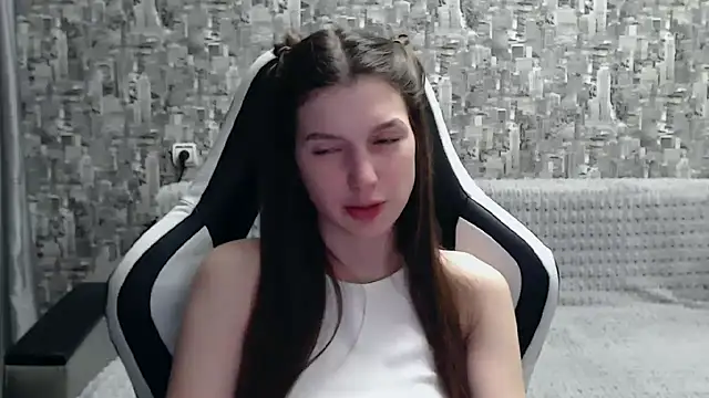 Snapshot of MissMiaCutie chatting on March 1, 4:00 pm MissMiaCutie online show from March 1, 4:00 pm