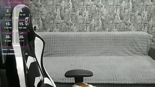 Snapshot of MissMiaCutie chatting on October 15, 10:23 am MissMiaCutie online show from October 15, 10:23 am