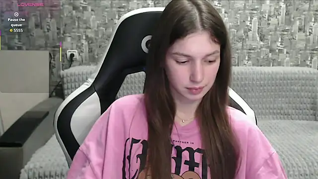Snapshot of MissMiaCutie chatting on October 7, 4:19 pm MissMiaCutie online show from October 7, 4:19 pm