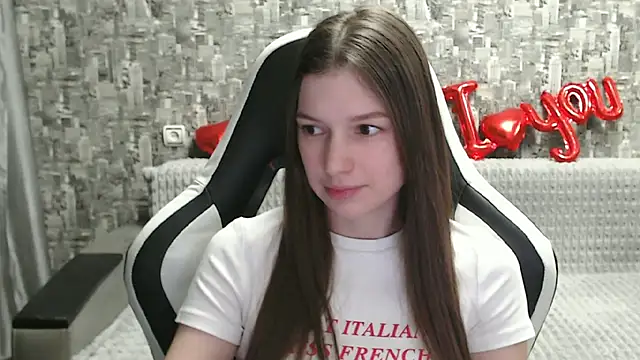 Snapshot of MissMiaCutie chatting on March 11, 4:07 pm MissMiaCutie online show from March 11, 4:07 pm