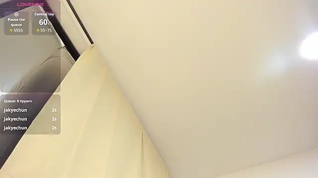 Kylie2211 online show from March 27, 8:26 am